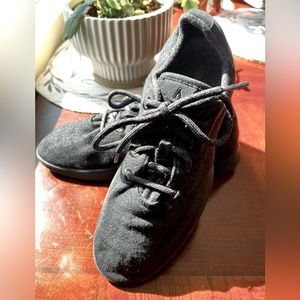 AllBirds Original Wool Runner Sneakers - Men’s size 10 - Black - ALMOST NEW